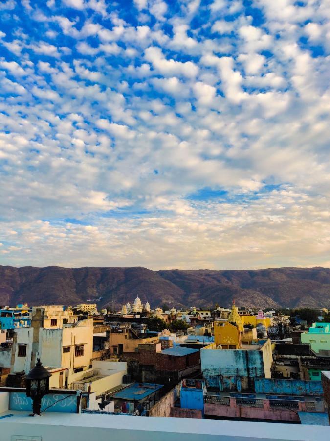 Varah Square Guest House بوشكار المظهر الخارجي الصورة