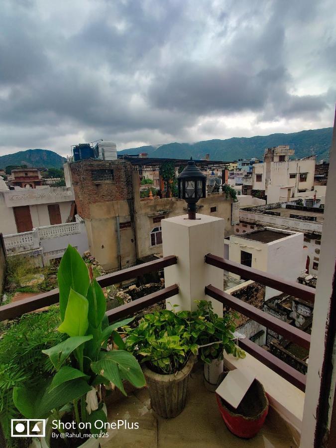Varah Square Guest House بوشكار المظهر الخارجي الصورة