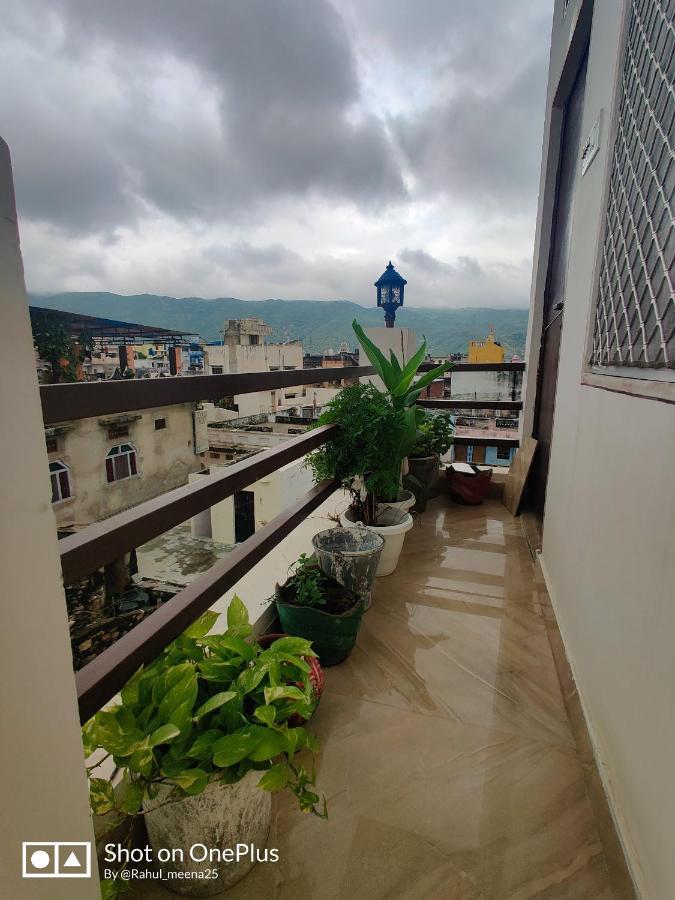 Varah Square Guest House بوشكار المظهر الخارجي الصورة