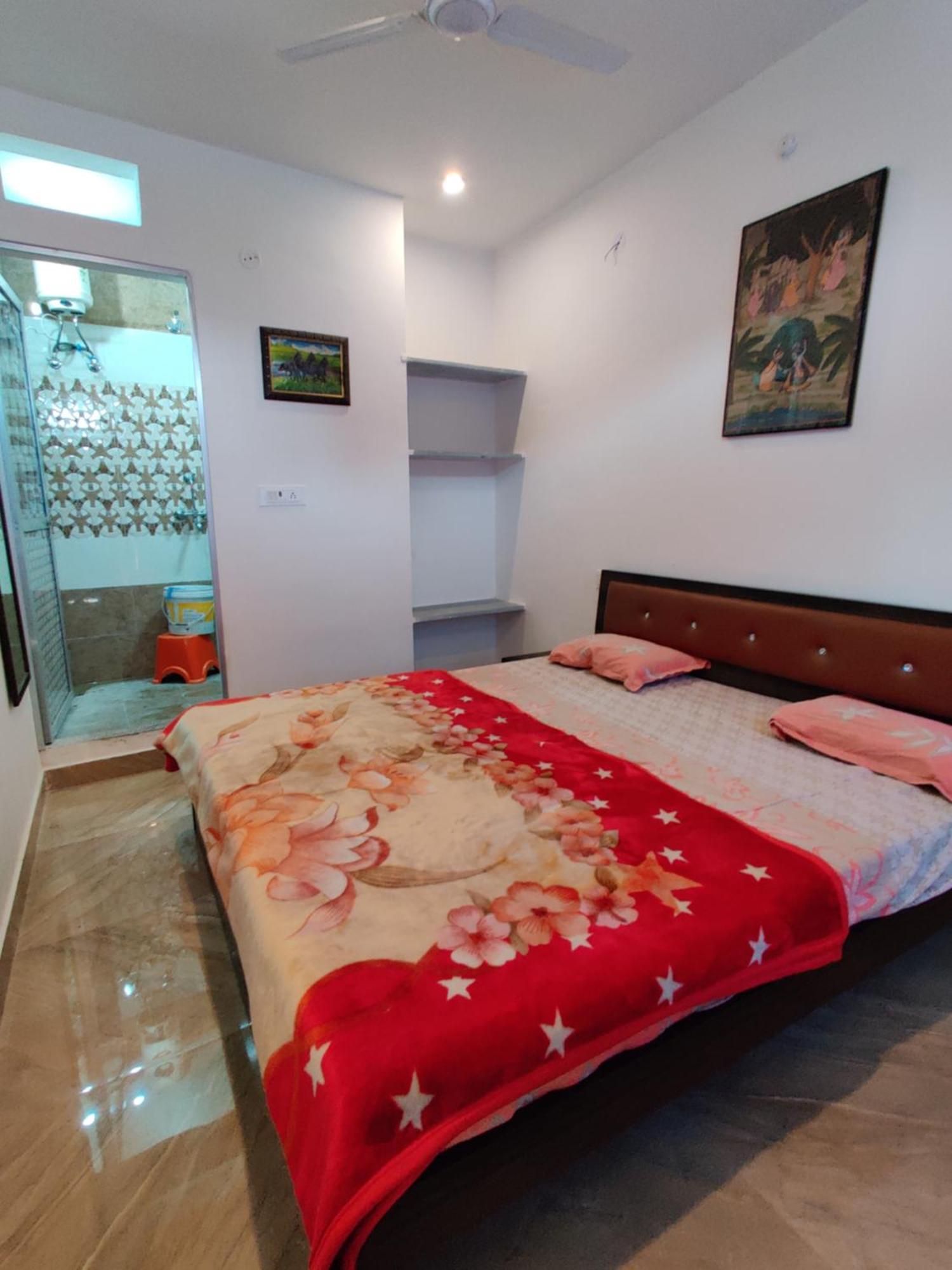 Varah Square Guest House بوشكار المظهر الخارجي الصورة