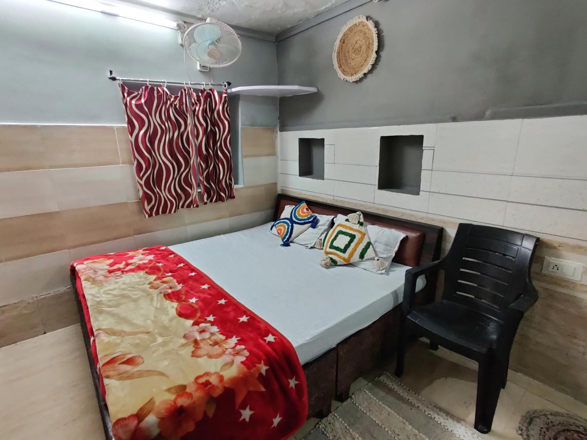 Varah Square Guest House بوشكار المظهر الخارجي الصورة