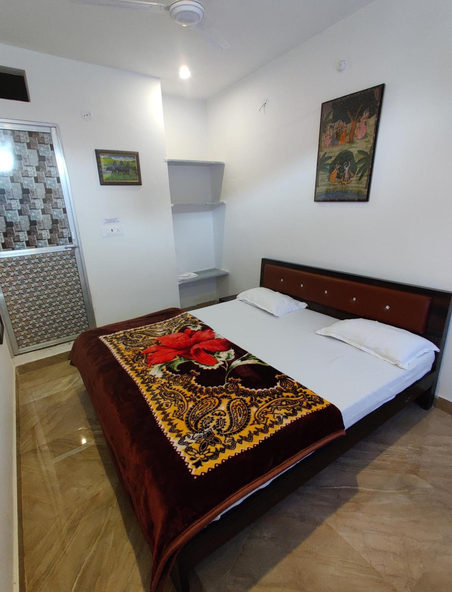 Varah Square Guest House بوشكار الغرفة الصورة