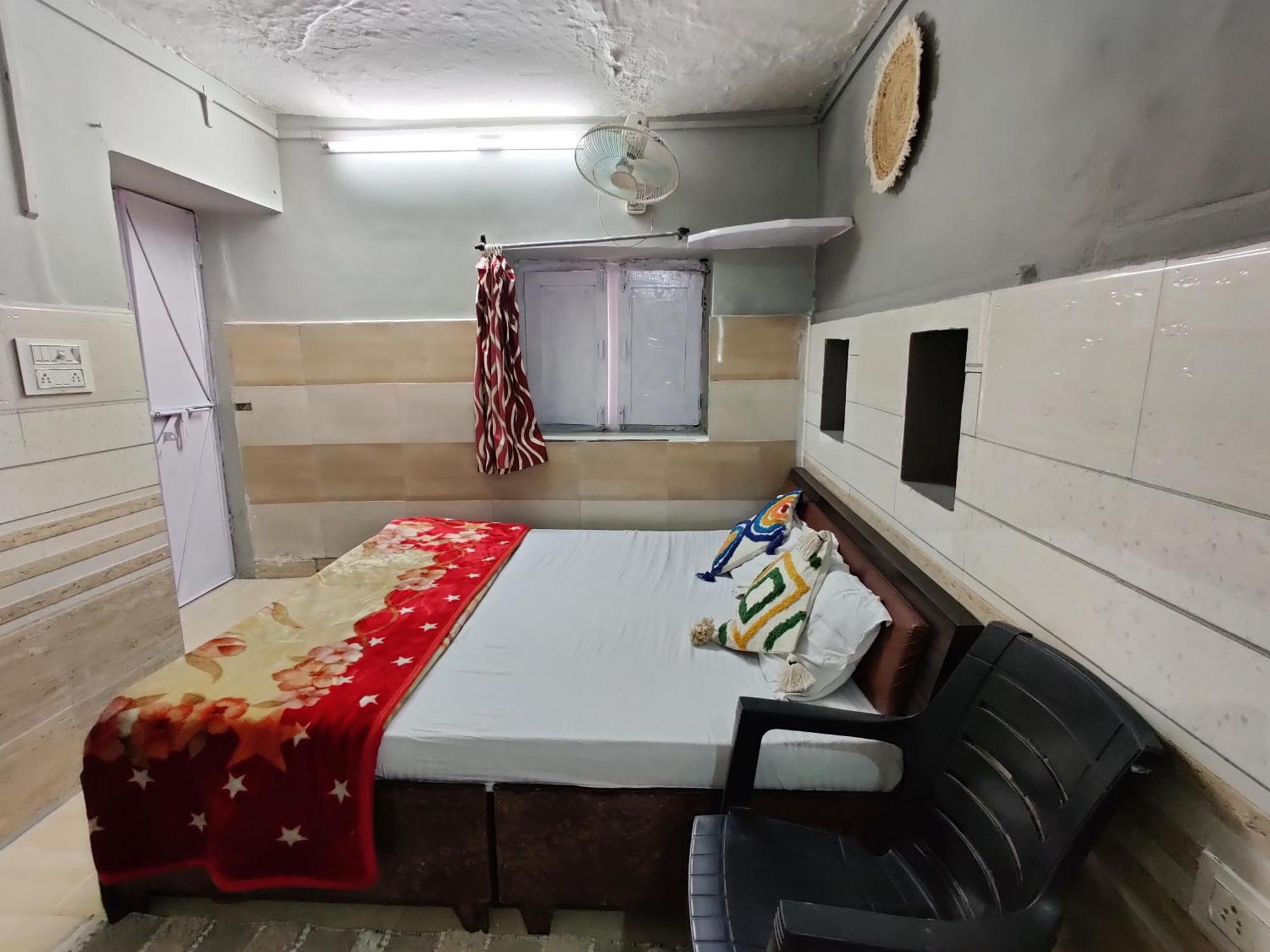 Varah Square Guest House بوشكار الغرفة الصورة