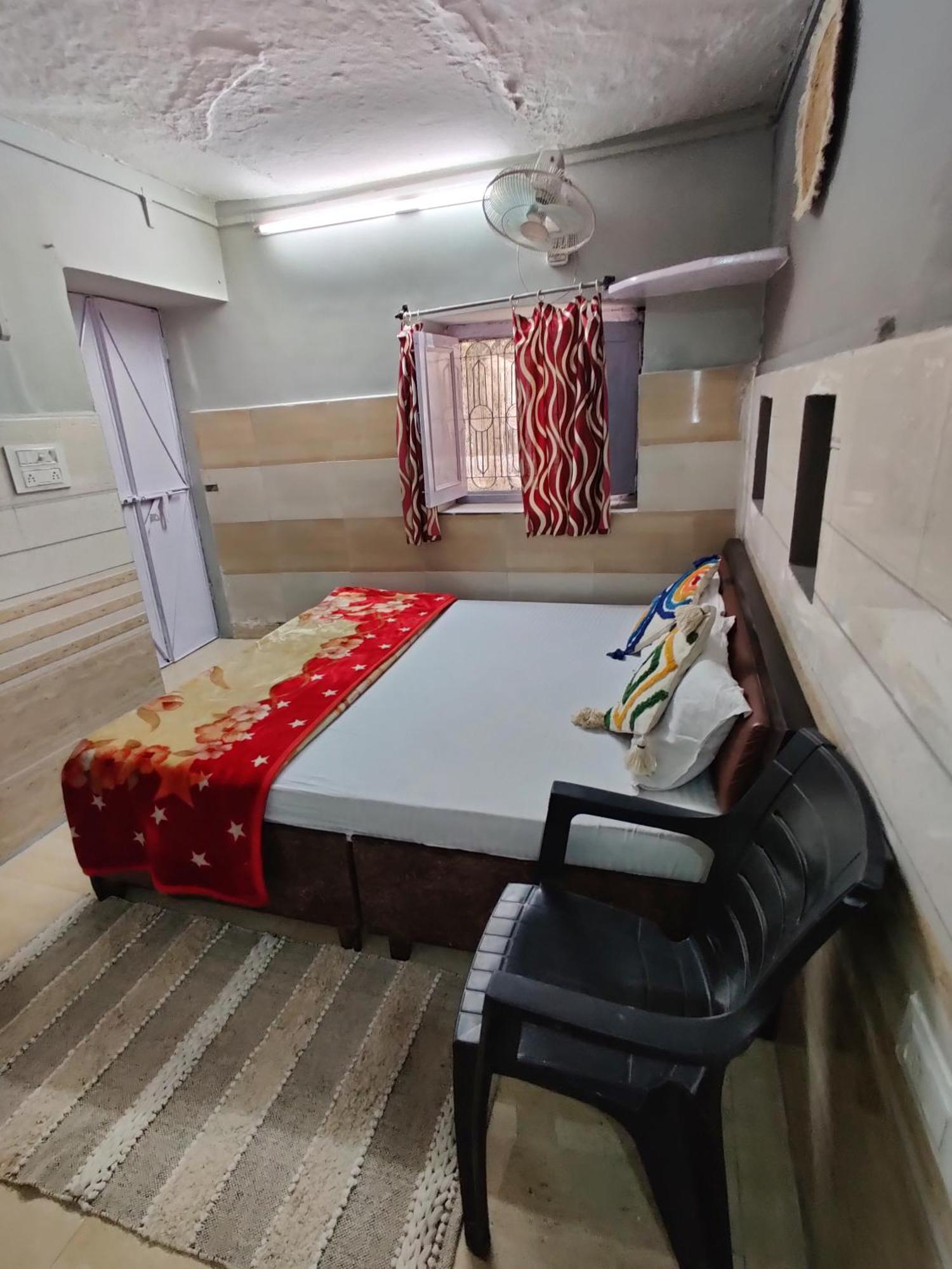 Varah Square Guest House بوشكار الغرفة الصورة