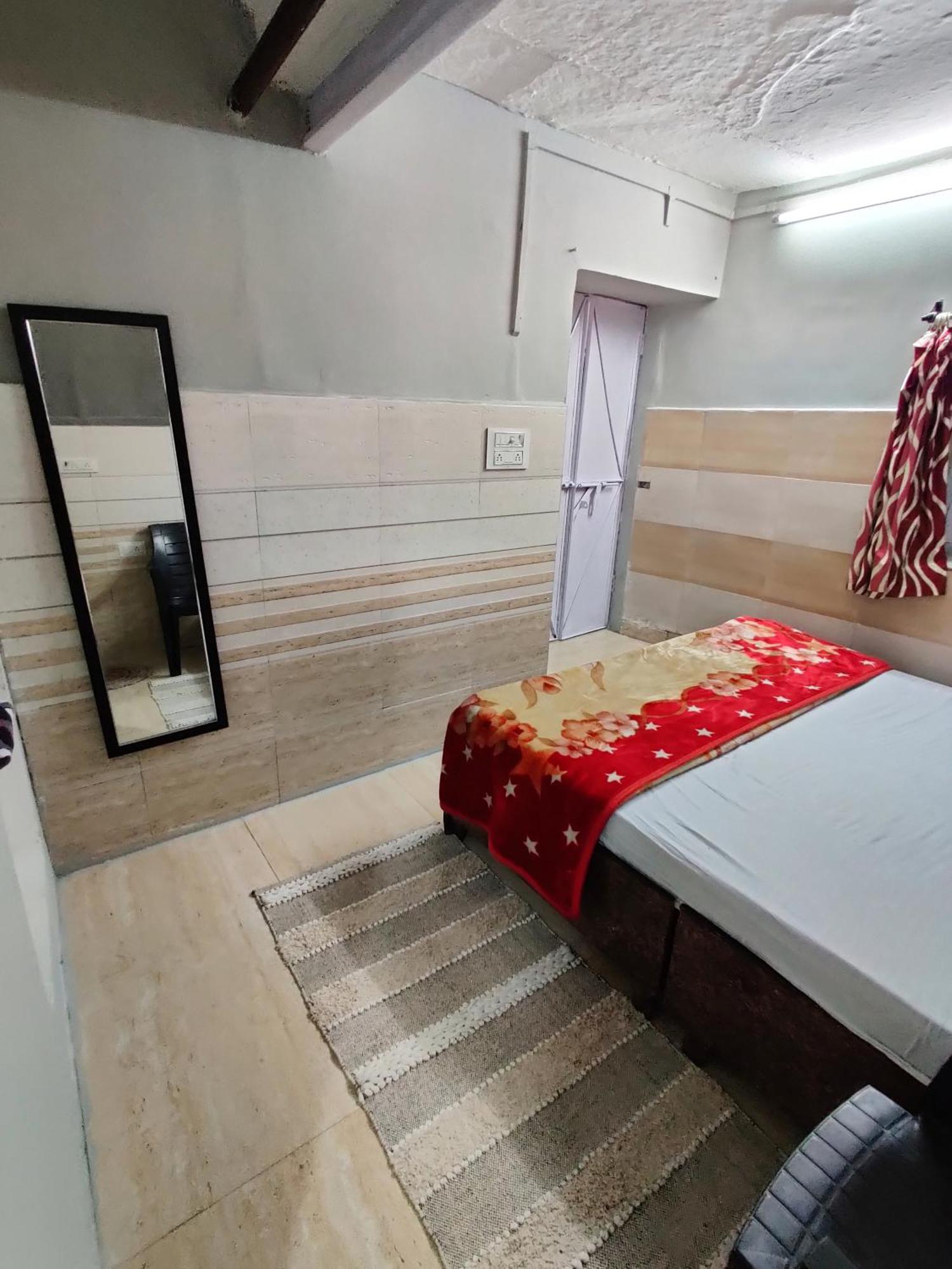 Varah Square Guest House بوشكار الغرفة الصورة