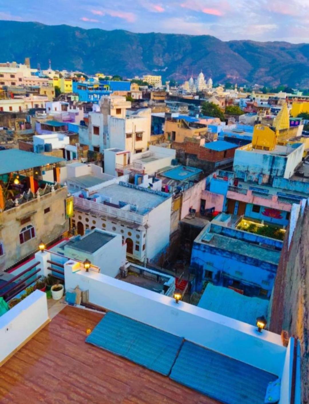 Varah Square Guest House بوشكار الغرفة الصورة