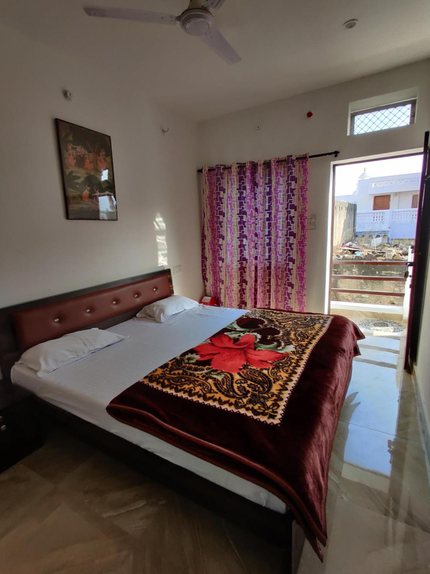 Varah Square Guest House بوشكار الغرفة الصورة