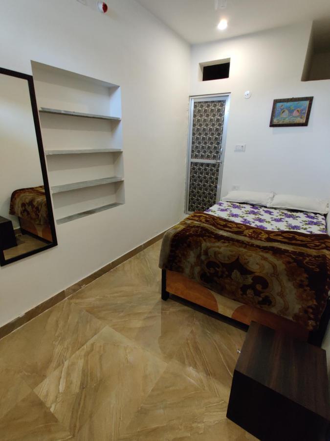 Varah Square Guest House بوشكار المظهر الخارجي الصورة