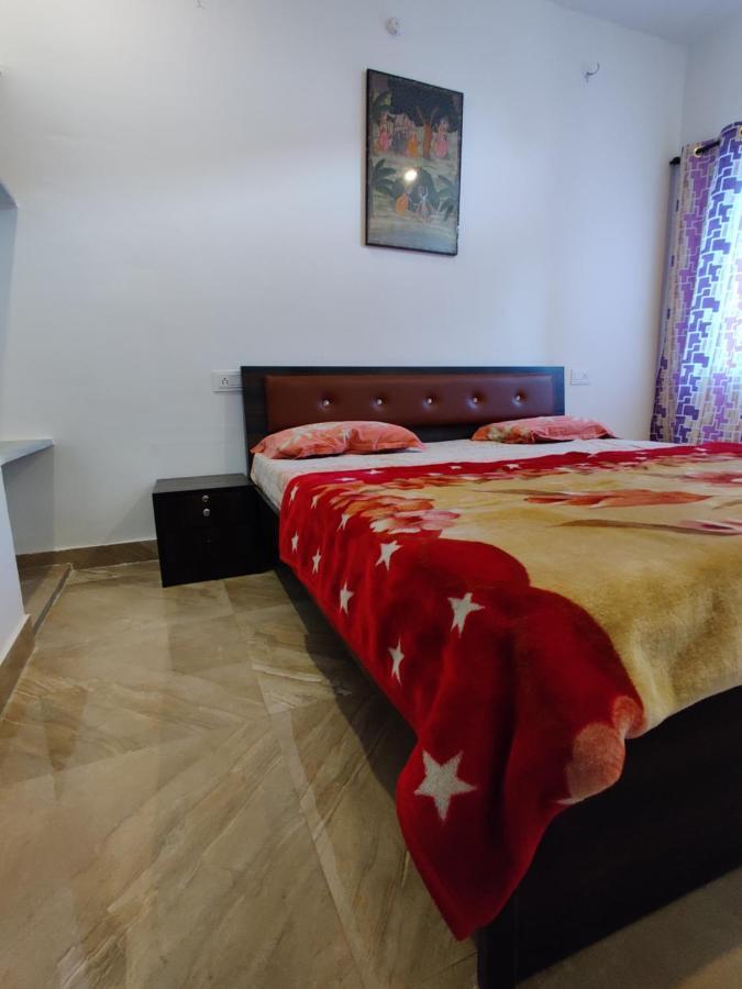 Varah Square Guest House بوشكار المظهر الخارجي الصورة