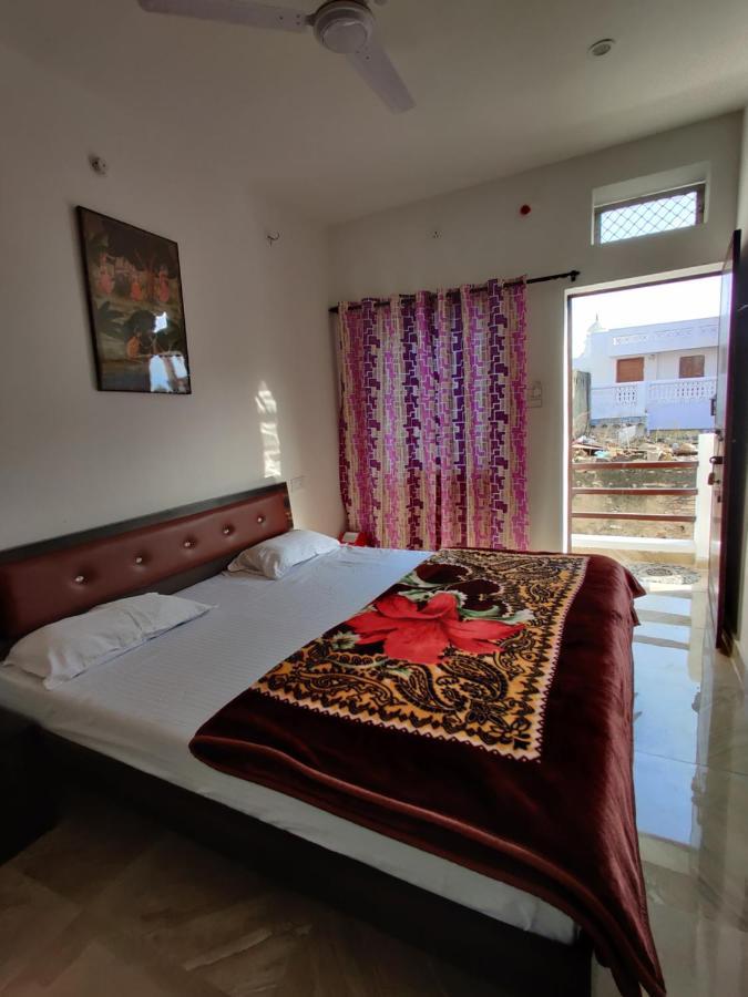 Varah Square Guest House بوشكار المظهر الخارجي الصورة