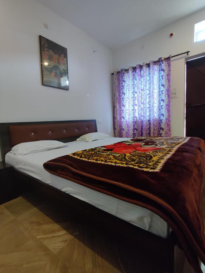 Varah Square Guest House بوشكار المظهر الخارجي الصورة
