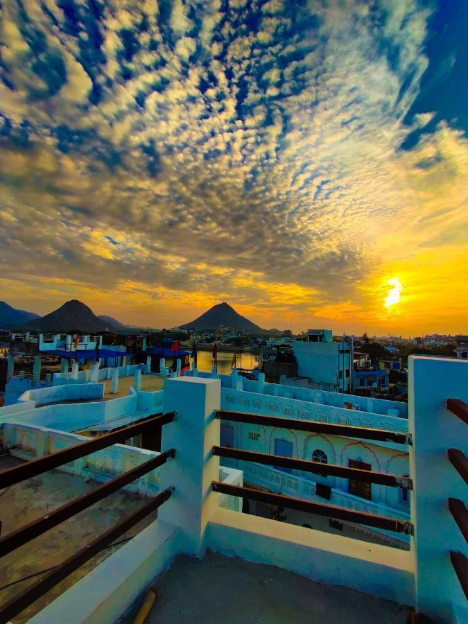 Varah Square Guest House بوشكار المظهر الخارجي الصورة